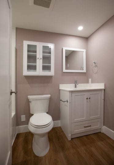 Bathroom with vanity, toilet and full size tub
